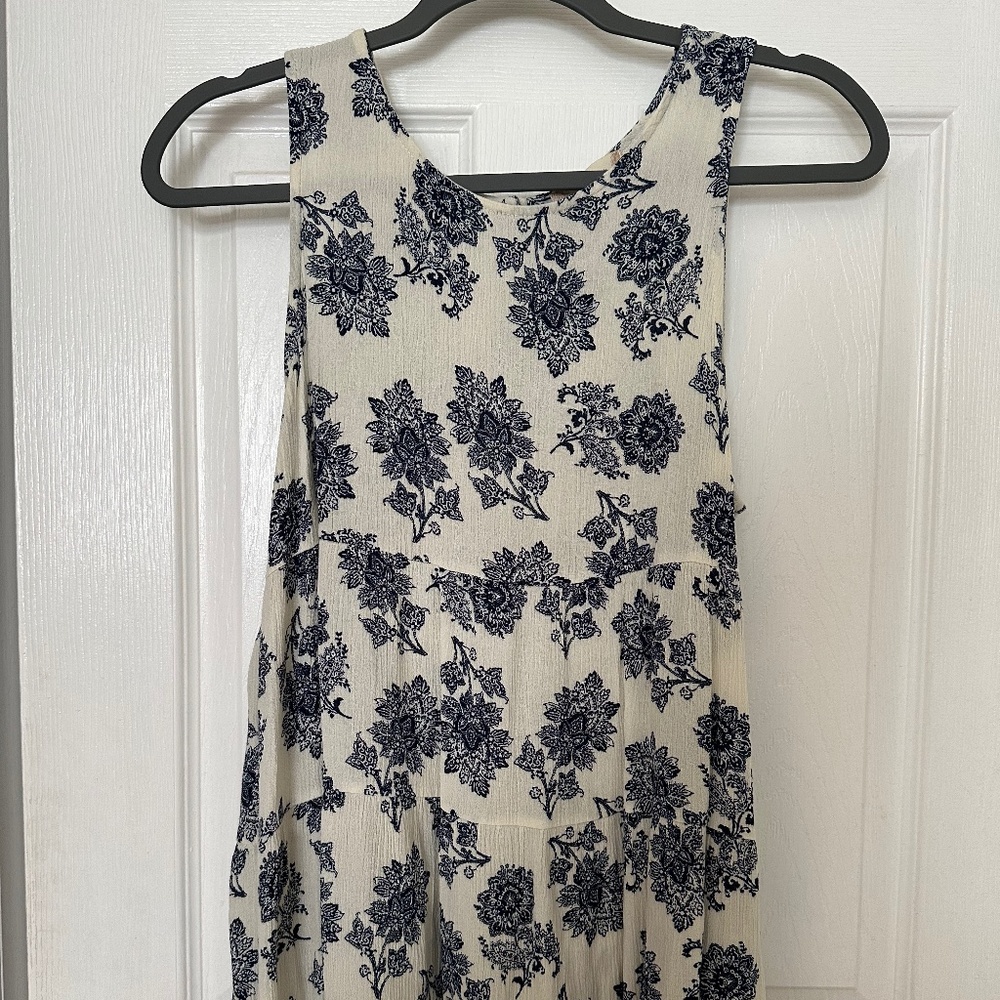 Altar’s State blue print floral sleeveless ruffle end top Size Medium